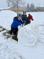 Sníh se sype, lepí se, sněhuláci staví se :--)